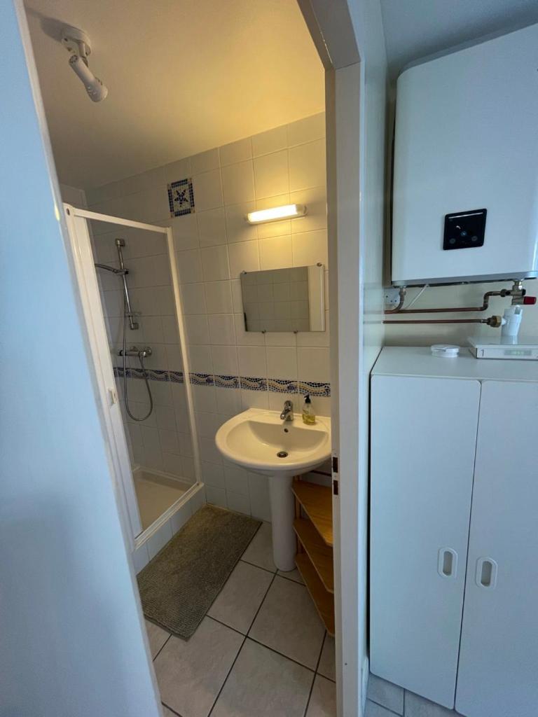 Appartement Ou Studio En Hyper Centre, Pour La Plage Et La Rue Pietonne Il Suffit De Traverser La Rue , Voir La Photo Principale Andernos-les-Bains Eksteriør bilde