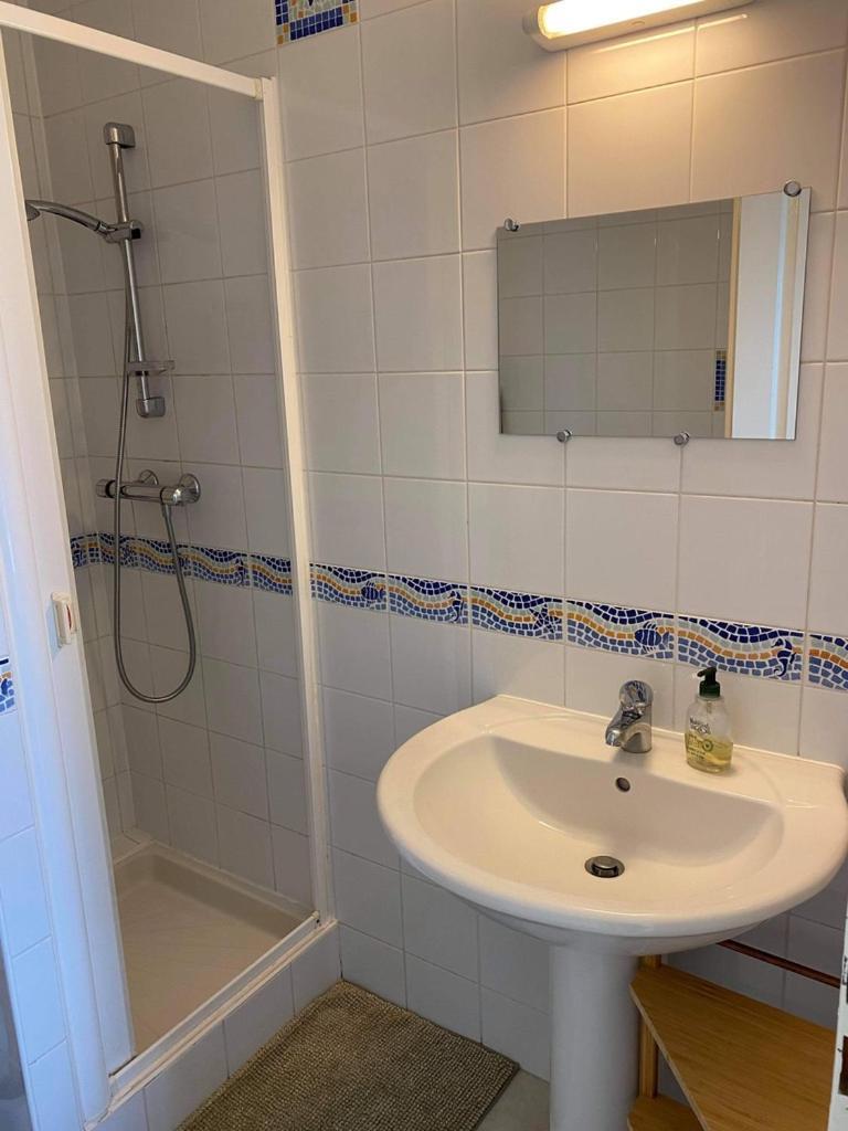 Appartement Ou Studio En Hyper Centre, Pour La Plage Et La Rue Pietonne Il Suffit De Traverser La Rue , Voir La Photo Principale Andernos-les-Bains Eksteriør bilde