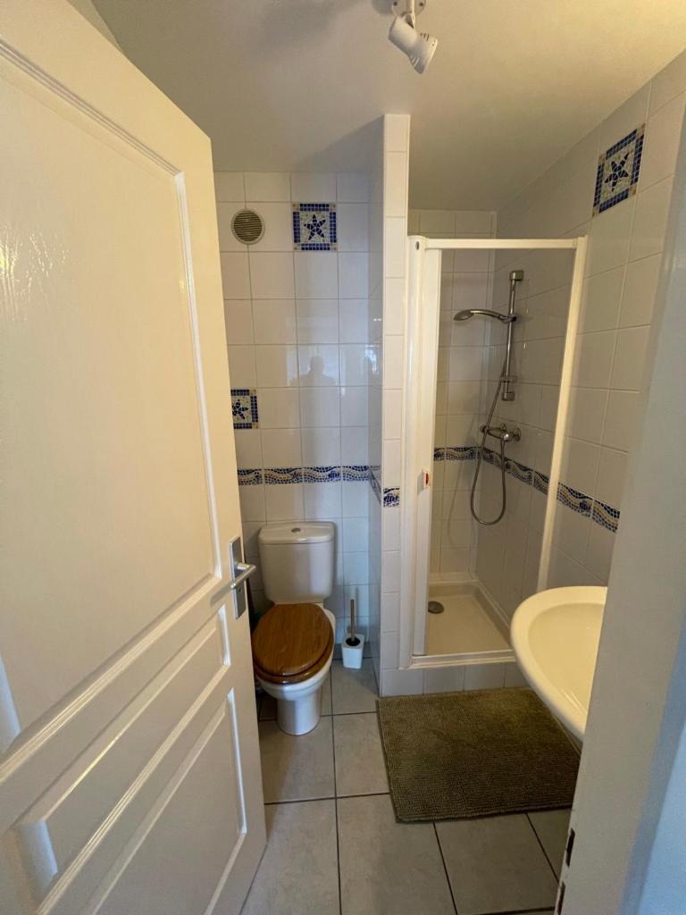 Appartement Ou Studio En Hyper Centre, Pour La Plage Et La Rue Pietonne Il Suffit De Traverser La Rue , Voir La Photo Principale Andernos-les-Bains Eksteriør bilde
