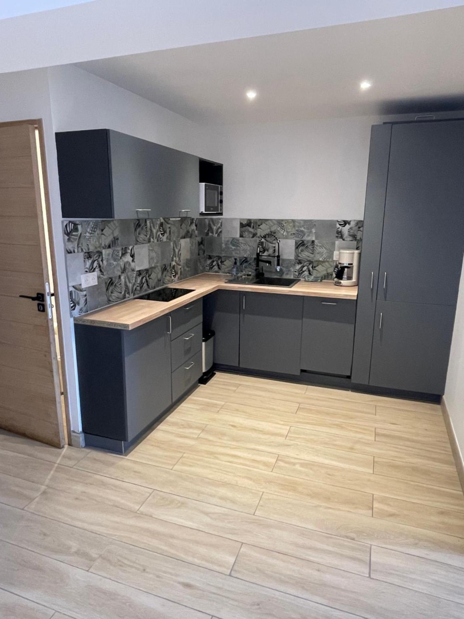 Appartement Ou Studio En Hyper Centre, Pour La Plage Et La Rue Pietonne Il Suffit De Traverser La Rue , Voir La Photo Principale Andernos-les-Bains Eksteriør bilde