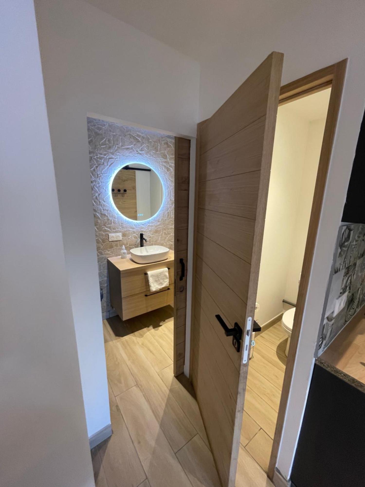 Appartement Ou Studio En Hyper Centre, Pour La Plage Et La Rue Pietonne Il Suffit De Traverser La Rue , Voir La Photo Principale Andernos-les-Bains Eksteriør bilde