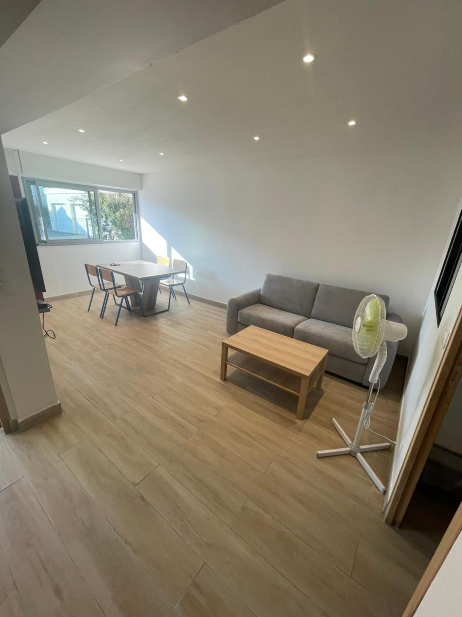 Appartement Ou Studio En Hyper Centre, Pour La Plage Et La Rue Pietonne Il Suffit De Traverser La Rue , Voir La Photo Principale Andernos-les-Bains Eksteriør bilde