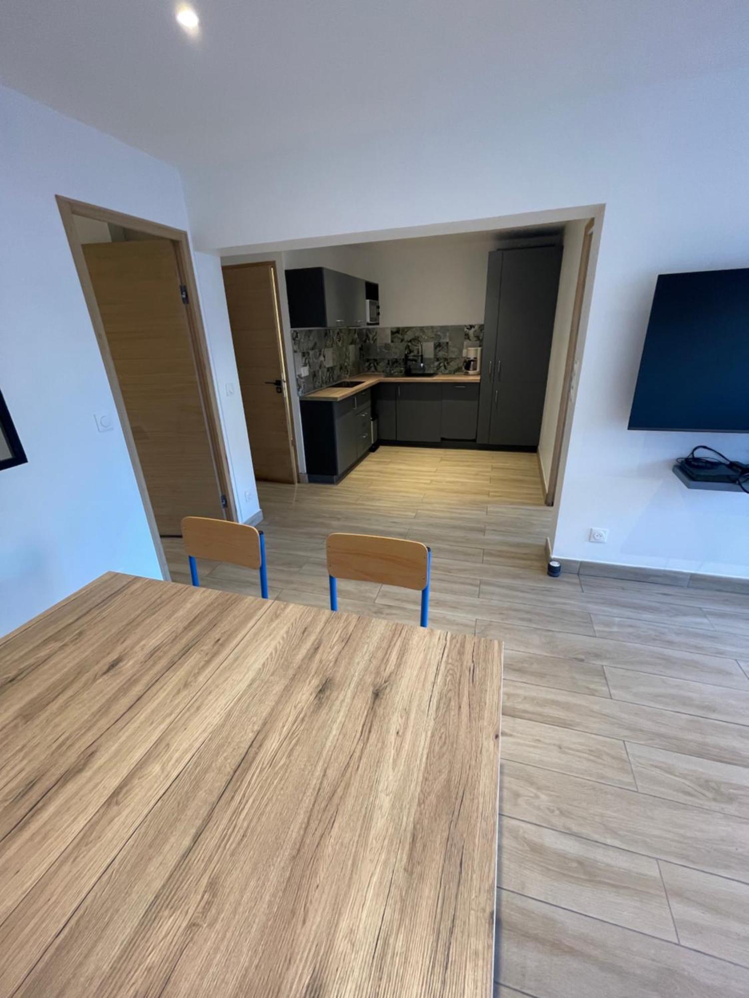 Appartement Ou Studio En Hyper Centre, Pour La Plage Et La Rue Pietonne Il Suffit De Traverser La Rue , Voir La Photo Principale Andernos-les-Bains Eksteriør bilde