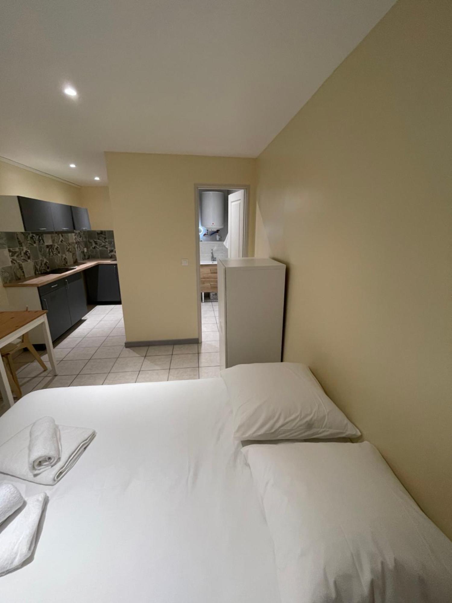 Appartement Ou Studio En Hyper Centre, Pour La Plage Et La Rue Pietonne Il Suffit De Traverser La Rue , Voir La Photo Principale Andernos-les-Bains Eksteriør bilde