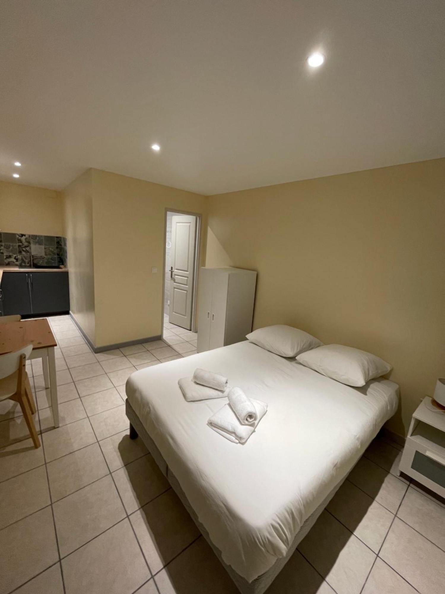 Appartement Ou Studio En Hyper Centre, Pour La Plage Et La Rue Pietonne Il Suffit De Traverser La Rue , Voir La Photo Principale Andernos-les-Bains Eksteriør bilde