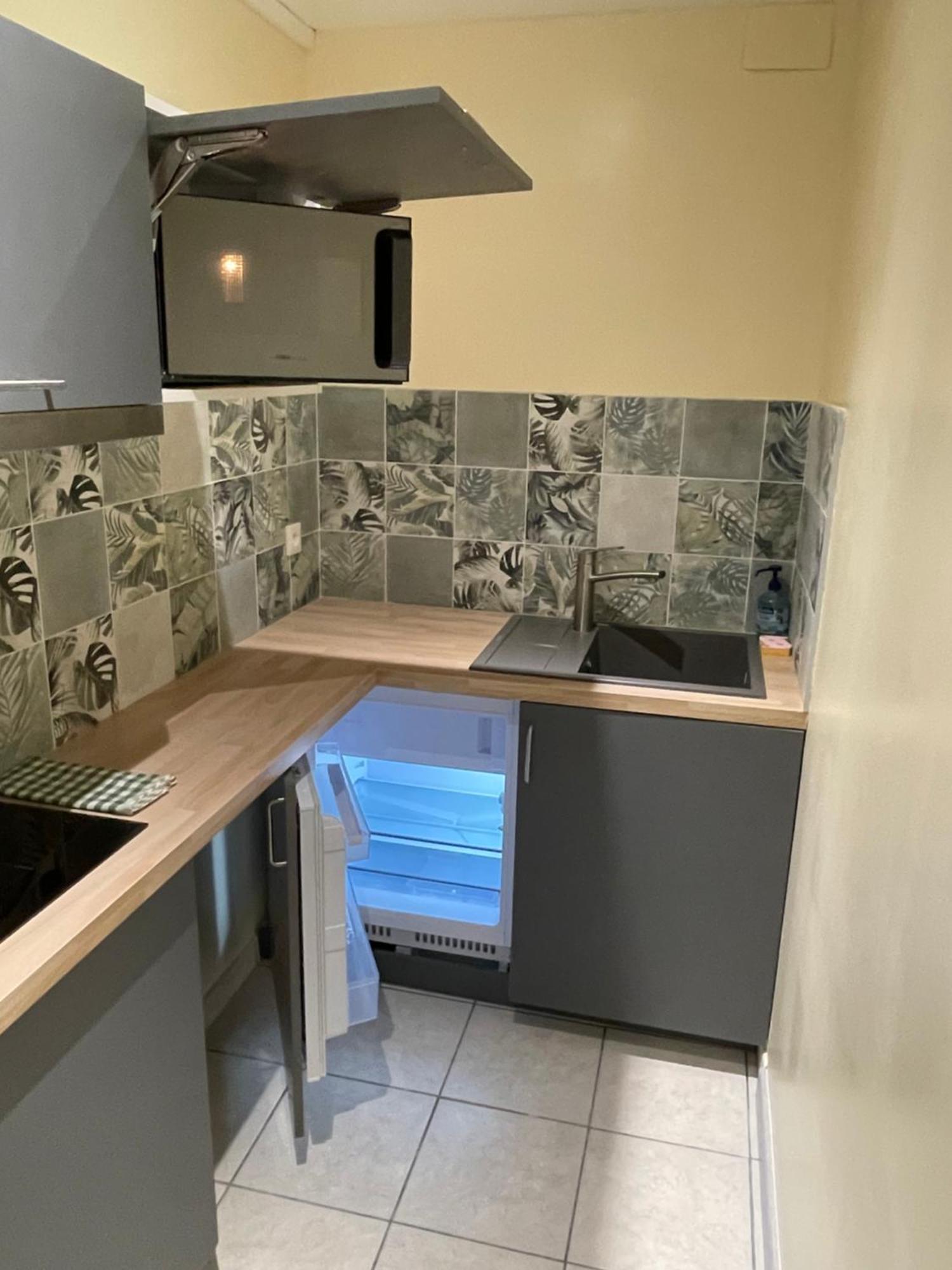 Appartement Ou Studio En Hyper Centre, Pour La Plage Et La Rue Pietonne Il Suffit De Traverser La Rue , Voir La Photo Principale Andernos-les-Bains Eksteriør bilde